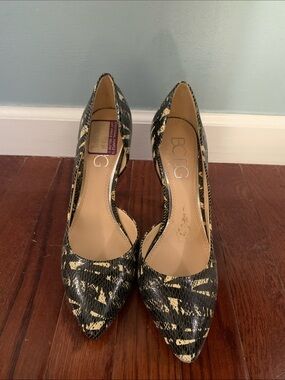 BCBG Black and Gold Patterned Pointed Toe Pumps